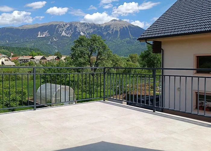 Apartma Z Lepo Teraso Za 3+1 Osebe