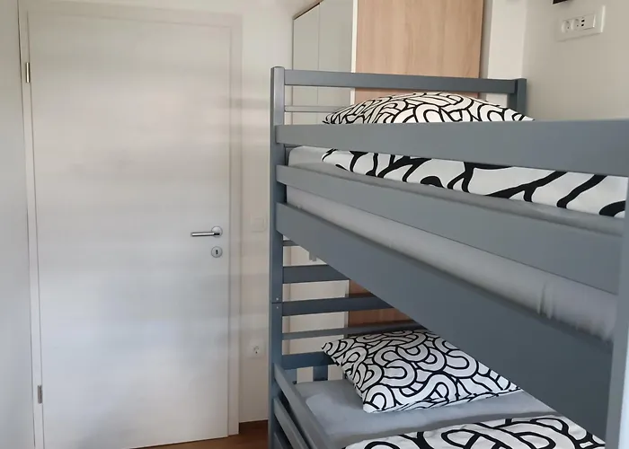 Apartma Z Lepo Teraso Za 3+1 Osebe