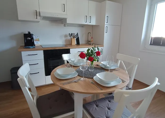 Apartma Z Lepo Teraso Za 3+1 Osebe