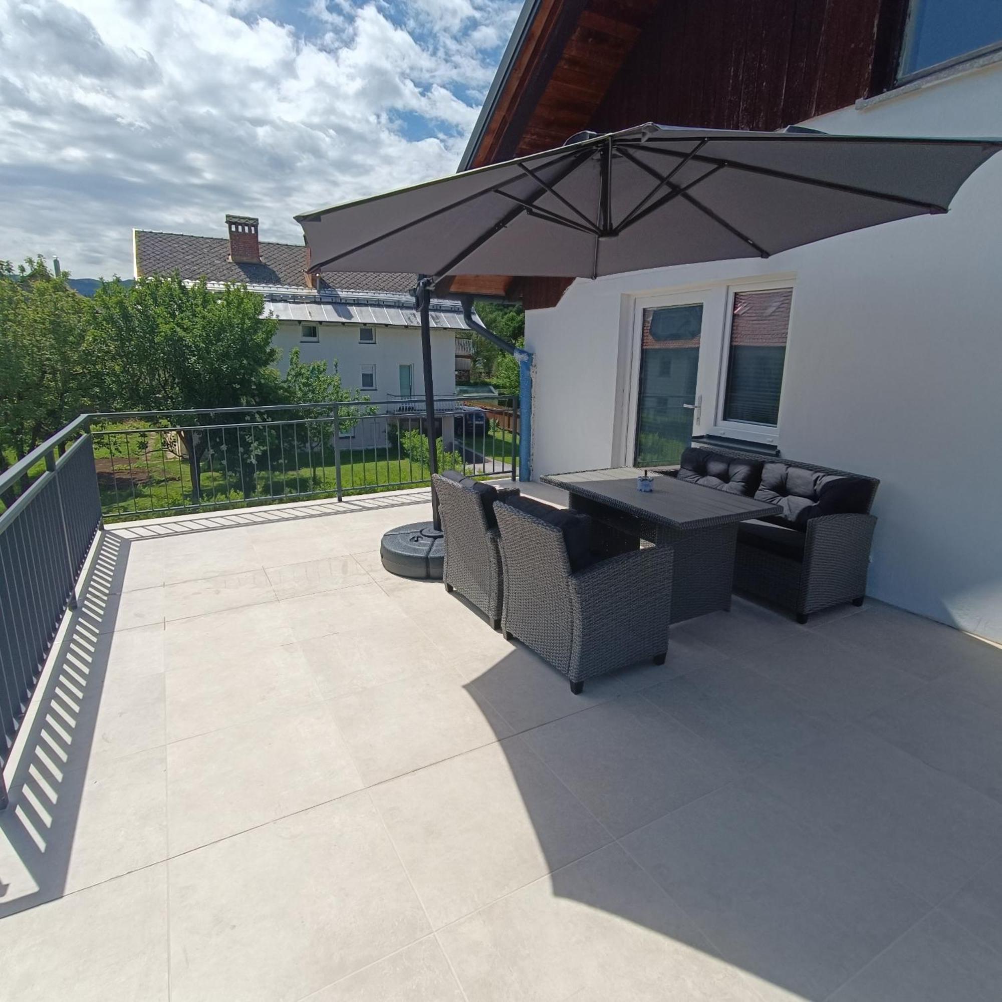 Apartma Z Lepo Teraso Za 3+1 Osebe Apartment Bled