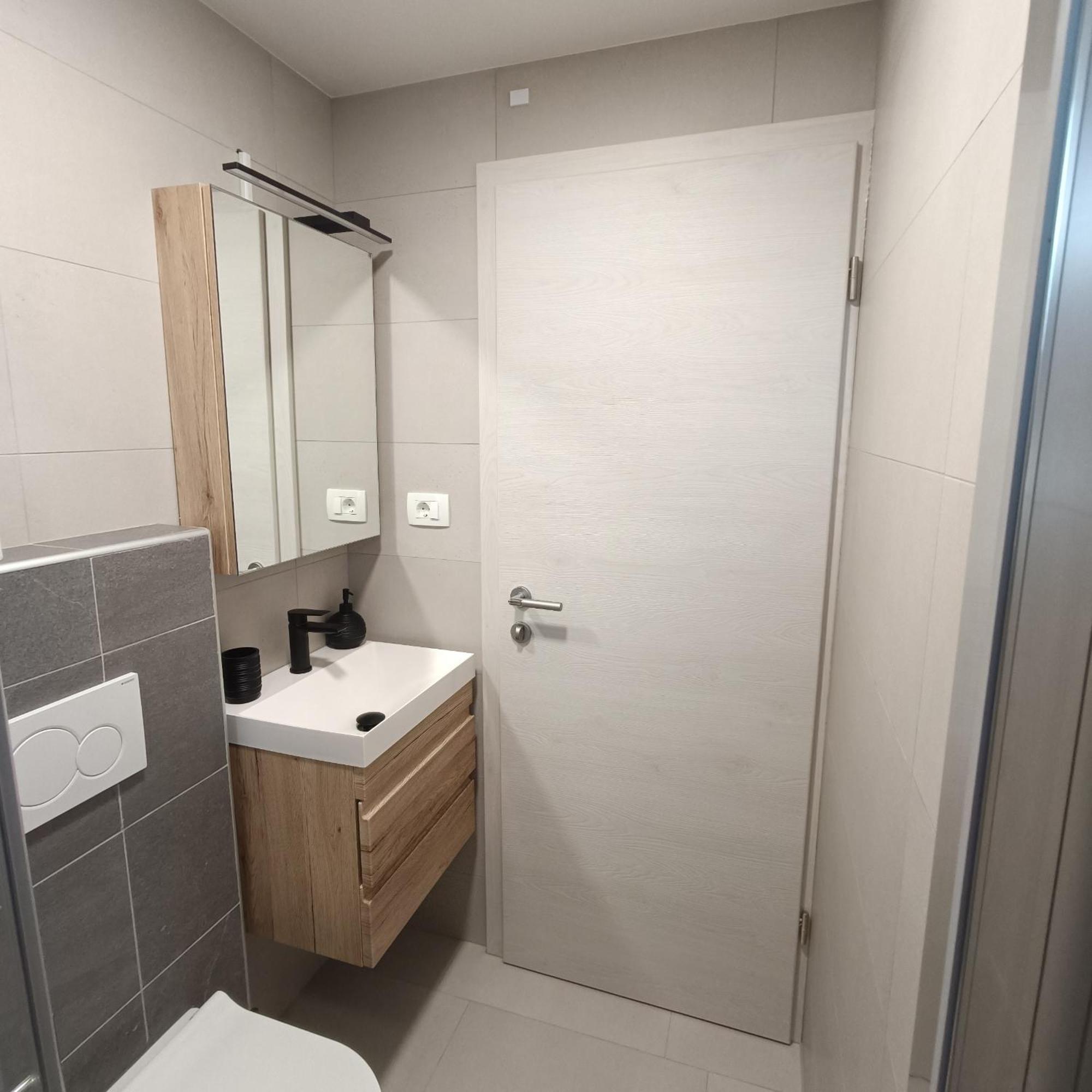 Apartma Z Lepo Teraso Za 3+1 Osebe Bled